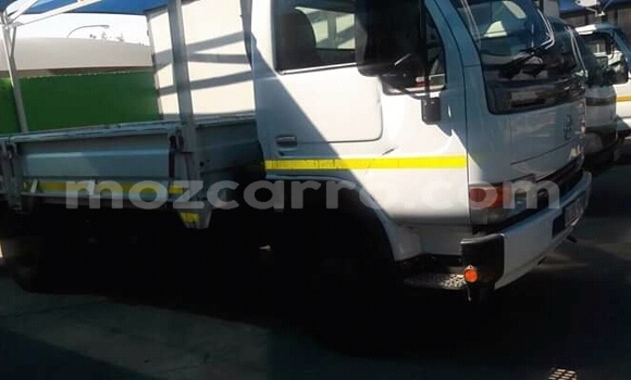 Tenga Tsaru Nissan UD Chena Rori in Chibuto in Gaza Tenga Tsaru Nissan UD Chena Rori in Chibuto in Gaza