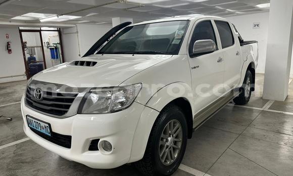 Nunua Ilio tumika Toyota Hilux Nyeupe Gari ndani ya Mocambique nchini Nampula