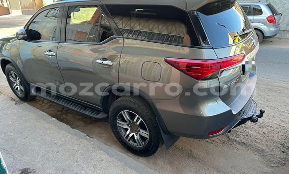 Nunua Ilio tumika Toyota Fortuner Kijani Gari ndani ya Maputo nchini Maputo Nunua Ilio tumika Toyota Fortuner Kijani Gari ndani ya Maputo nchini Maputo