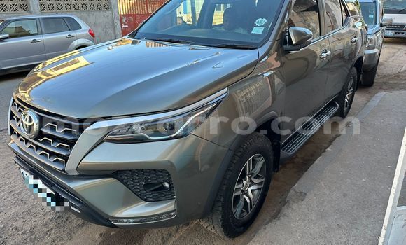 Nunua Ilio tumika Toyota Fortuner Kijani Gari ndani ya Maputo nchini Maputo Nunua Ilio tumika Toyota Fortuner Kijani Gari ndani ya Maputo nchini Maputo