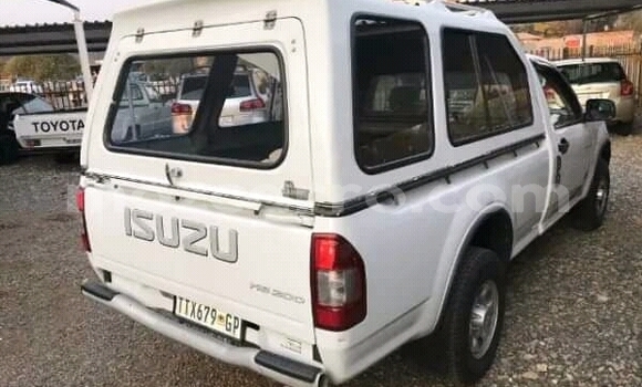 Tenga Tsaru Isuzu KB Chena Mota in Chibabava in Sofala Tenga Tsaru Isuzu KB Chena Mota in Chibabava in Sofala