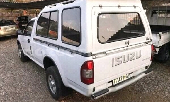 Tenga Tsaru Isuzu KB Chena Mota in Chibabava in Sofala Tenga Tsaru Isuzu KB Chena Mota in Chibabava in Sofala