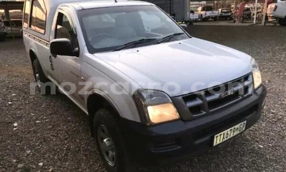 Tenga Tsaru Isuzu KB Chena Mota in Chibabava in Sofala Tenga Tsaru Isuzu KB Chena Mota in Chibabava in Sofala