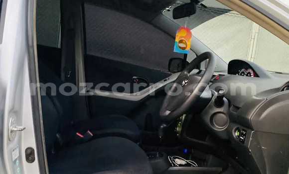 Comprar Usado Toyota Vitz Prata Carro em Maputo em Maputo Comprar Usado Toyota Vitz Prata Carro em Maputo em Maputo