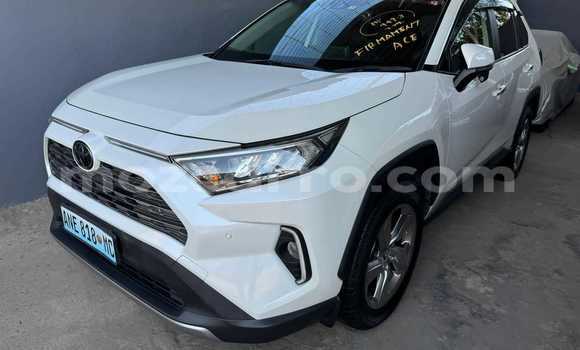Comprar Usado Toyota RAV4 Branco Carro em Beira em Sofala