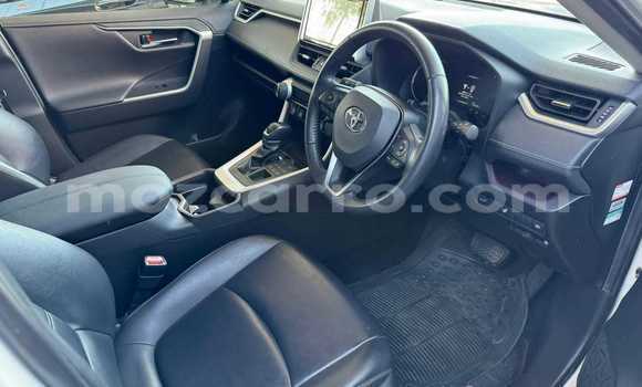 Comprar Usado Toyota RAV4 Branco Carro em Beira em Sofala Comprar Usado Toyota RAV4 Branco Carro em Beira em Sofala