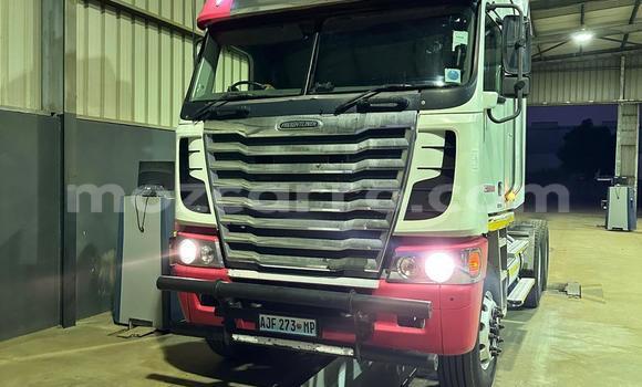 Nunua Ilio tumika Volvo F4 Nyeupe Lori ndani ya Maputo nchini Maputo Nunua Ilio tumika Volvo F4 Nyeupe Lori ndani ya Maputo nchini Maputo