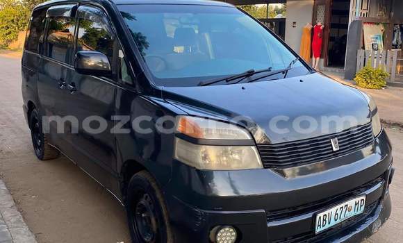 Nunua Ilio tumika Toyota Voxy Nyeusi Gari ndani ya Maputo nchini Maputo