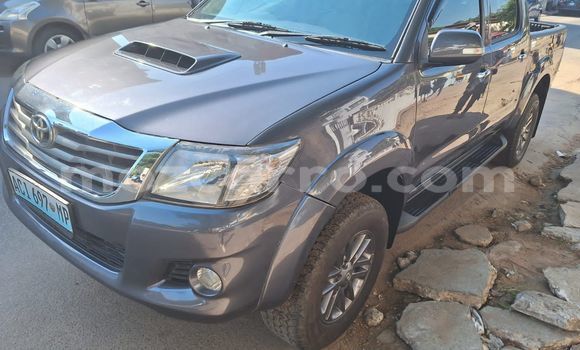 Nunua Ilio tumika Toyota Hilux Fedha Gari ndani ya Maputo nchini Maputo Nunua Ilio tumika Toyota Hilux Fedha Gari ndani ya Maputo nchini Maputo