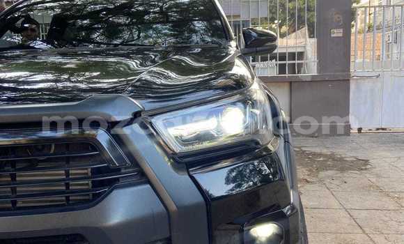 Nunua Ilio tumika Toyota Prado Nyeusi Gari ndani ya Maputo nchini Maputo