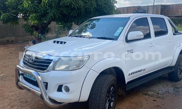 Comprar Usado Toyota Hilux Branco Carro em Maputo em Maputo