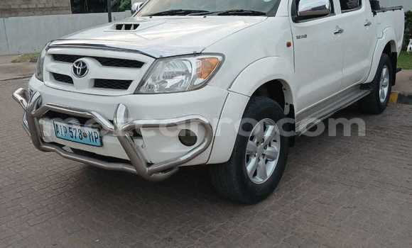 Comprar Usado Toyota Hilux Branco Carro em Maputo em Maputo