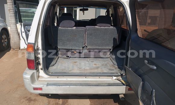 Nunua Ilio tumika Toyota Land Cruiser Prado Nyeupe Gari ndani ya Maputo nchini Maputo Nunua Ilio tumika Toyota Land Cruiser Prado Nyeupe Gari ndani ya Maputo nchini Maputo