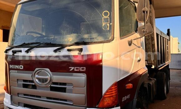 Comprar Usado Hindustan Contessa Branco Carro em Maputo em Maputo Comprar Usado Hindustan Contessa Branco Carro em Maputo em Maputo