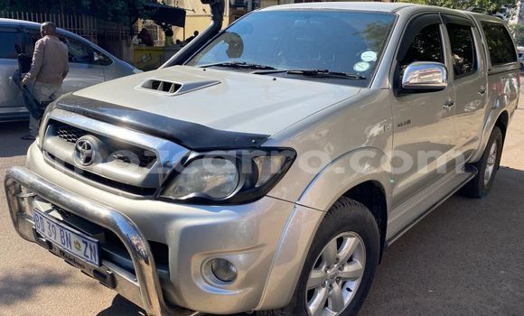 Nunua Ilio tumika Toyota Hilux Fedha Gari ndani ya Maputo nchini Maputo Nunua Ilio tumika Toyota Hilux Fedha Gari ndani ya Maputo nchini Maputo