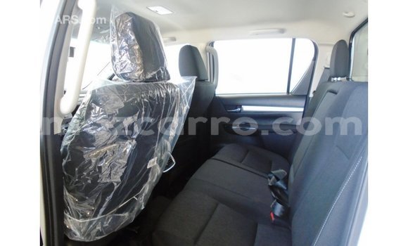 Comprar Importar Toyota Hilux Branco Carro em Import - Dubai em Cabo Delgado Comprar Importar Toyota Hilux Branco Carro em Import - Dubai em Cabo Delgado