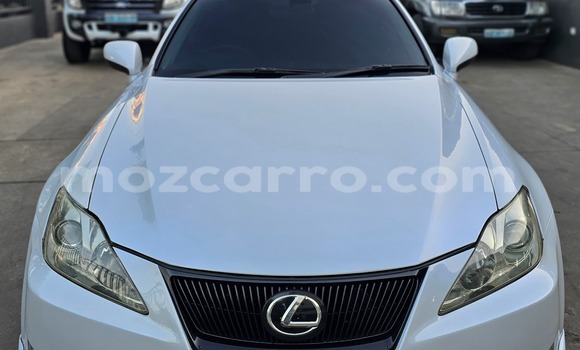 Nunua Ilio tumika Lexus IS Nyeupe Gari ndani ya Maputo nchini Maputo