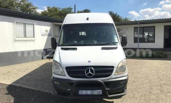 Comprar Importar Mercedes Viano Branco Carro em Beira em Sofala