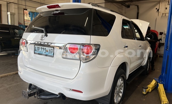 Comprar Usado Toyota Fortuner Branco Carro em Maputo em Maputo Comprar Usado Toyota Fortuner Branco Carro em Maputo em Maputo