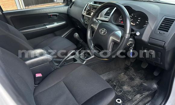 Nunua Ilio tumika Toyota Hilux Nyeupe Gari ndani ya Maputo nchini Maputo Nunua Ilio tumika Toyota Hilux Nyeupe Gari ndani ya Maputo nchini Maputo