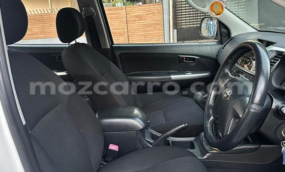 Nunua Ilio tumika Toyota Hilux Nyeupe Gari ndani ya Maputo nchini Maputo Nunua Ilio tumika Toyota Hilux Nyeupe Gari ndani ya Maputo nchini Maputo