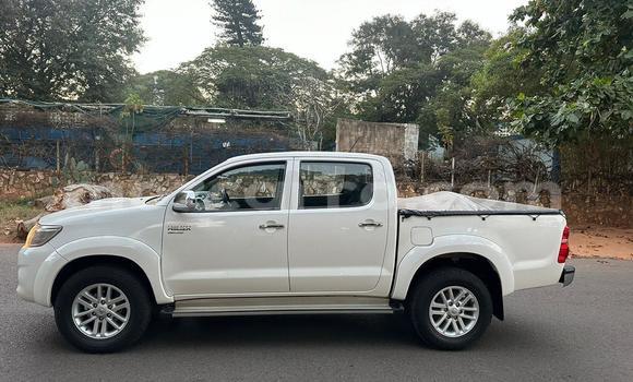 Nunua Ilio tumika Toyota Hilux Nyeupe Gari ndani ya Maputo nchini Maputo Nunua Ilio tumika Toyota Hilux Nyeupe Gari ndani ya Maputo nchini Maputo