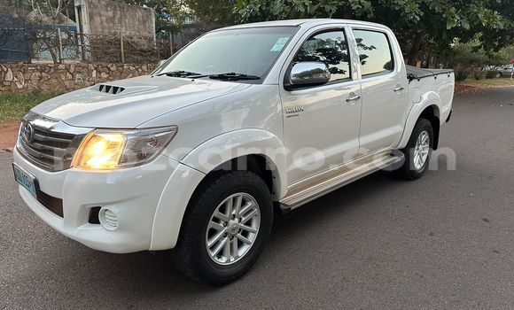 Nunua Ilio tumika Toyota Hilux Nyeupe Gari ndani ya Maputo nchini Maputo Nunua Ilio tumika Toyota Hilux Nyeupe Gari ndani ya Maputo nchini Maputo