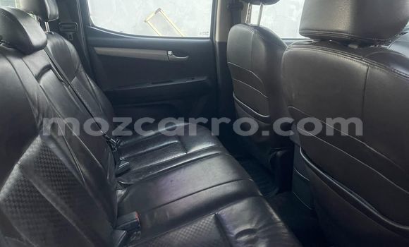 Nunua Ilio tumika Isuzu D-MAX Fedha Gari ndani ya Maputo nchini Maputo Nunua Ilio tumika Isuzu D-MAX Fedha Gari ndani ya Maputo nchini Maputo
