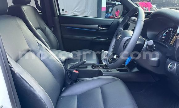 Comprar Novo Toyota Hilux Branco Carro em Maputo em Maputo Comprar Novo Toyota Hilux Branco Carro em Maputo em Maputo