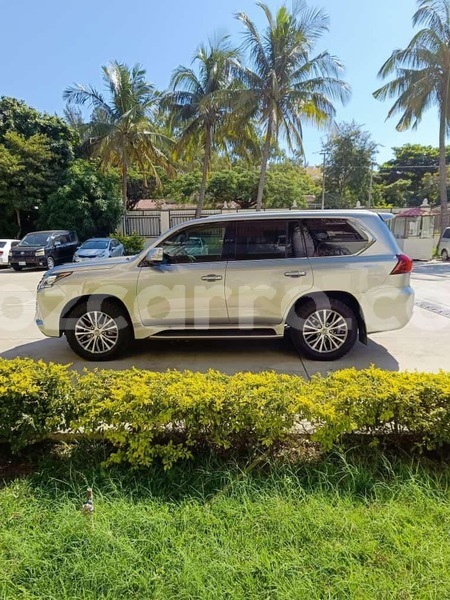 Big with watermark lexus lx 570 maputo maputo 26024