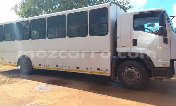 Comprar Usado Isuzu FTR 850 Branco Caminhão em Vilankulo em Inhambane Comprar Usado Isuzu FTR 850 Branco Caminhão em Vilankulo em Inhambane