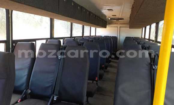 Comprar Usado Isuzu FTR 850 Branco Caminhão em Vilankulo em Inhambane Comprar Usado Isuzu FTR 850 Branco Caminhão em Vilankulo em Inhambane