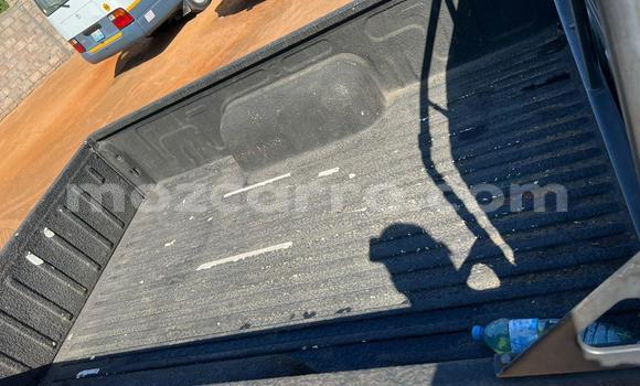 Nunua Ilio tumika Nissan Hardbody Nyeupe Gari ndani ya Maputo nchini Maputo Nunua Ilio tumika Nissan Hardbody Nyeupe Gari ndani ya Maputo nchini Maputo