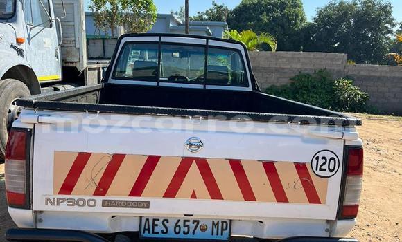 Nunua Ilio tumika Nissan Hardbody Nyeupe Gari ndani ya Maputo nchini Maputo Nunua Ilio tumika Nissan Hardbody Nyeupe Gari ndani ya Maputo nchini Maputo