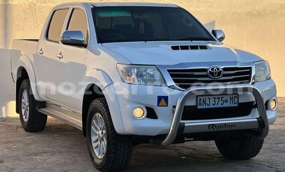 Comprar Usado Toyota Hilux Branco Carro em Maputo em Maputo