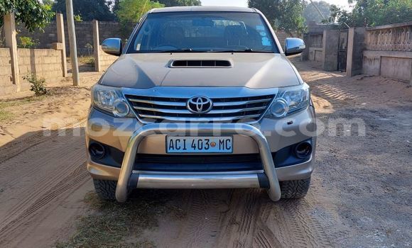 Buy Used Toyota Hilux Brown Car in Maputo in Maputo