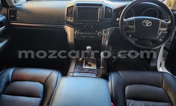 Comprar Novo Toyota Land Cruiser Branco Carro em Maputo em Maputo Comprar Novo Toyota Land Cruiser Branco Carro em Maputo em Maputo