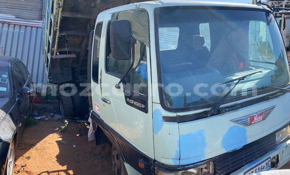 Comprar Usado Hino Ranger Azul Caminhão em Maputo em Maputo