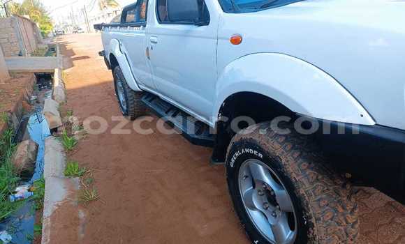 Nunua Ilio tumika Nissan Hardbody Nyeupe Gari ndani ya Maputo nchini Maputo Nunua Ilio tumika Nissan Hardbody Nyeupe Gari ndani ya Maputo nchini Maputo