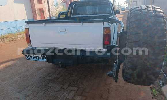 Nunua Ilio tumika Nissan Hardbody Nyeupe Gari ndani ya Maputo nchini Maputo Nunua Ilio tumika Nissan Hardbody Nyeupe Gari ndani ya Maputo nchini Maputo