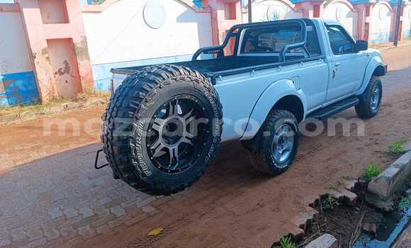 Nunua Ilio tumika Nissan Hardbody Nyeupe Gari ndani ya Maputo nchini Maputo Nunua Ilio tumika Nissan Hardbody Nyeupe Gari ndani ya Maputo nchini Maputo
