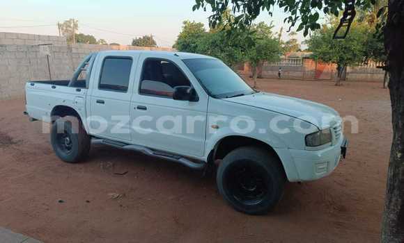 Nunua Ilio tumika Mazda 121 Nyeupe Gari ndani ya Maputo nchini Maputo Nunua Ilio tumika Mazda 121 Nyeupe Gari ndani ya Maputo nchini Maputo