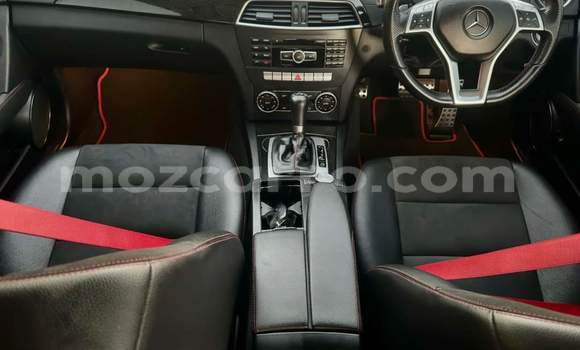 Comprar Usado Mercedes-Benz C-Classe Vermelho Carro em Maputo em Maputo Comprar Usado Mercedes-Benz C-Classe Vermelho Carro em Maputo em Maputo