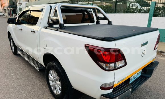 Nunua Ilio tumika Mazda BT-50 Nyeupe Gari ndani ya Maputo nchini Maputo Nunua Ilio tumika Mazda BT-50 Nyeupe Gari ndani ya Maputo nchini Maputo