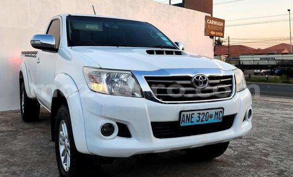 Tenga Tsaru Toyota Hilux Chena Mota in Maputo in Maputo