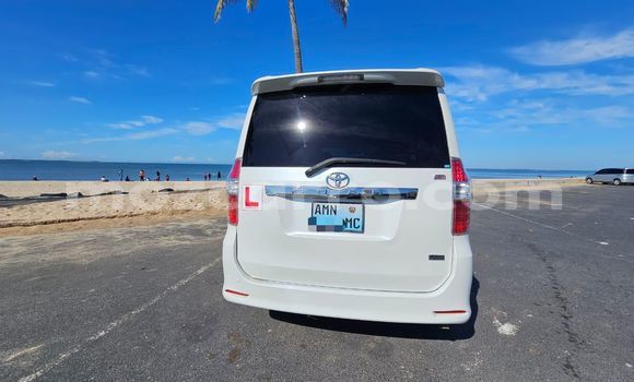 Buy Used Toyota Noah White Car in Maputo in Maputo Buy Used Toyota Noah White Car in Maputo in Maputo