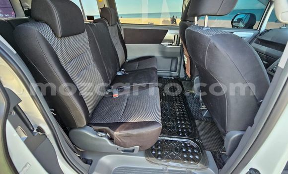 Buy Used Toyota Noah White Car in Maputo in Maputo Buy Used Toyota Noah White Car in Maputo in Maputo