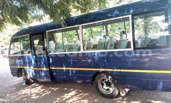 Nunua Ilio tumika Toyota Coaster Bluu Gari ndani ya Maputo nchini Maputo Nunua Ilio tumika Toyota Coaster Bluu Gari ndani ya Maputo nchini Maputo