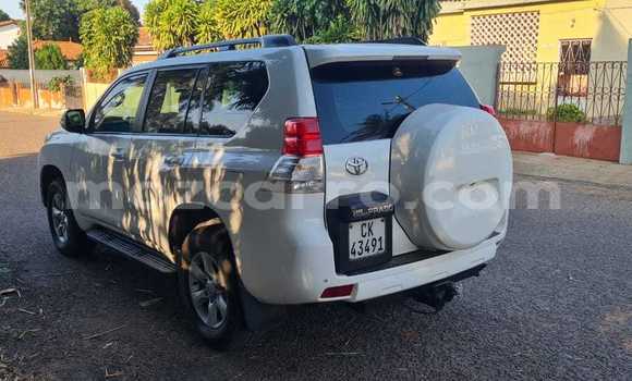 Nunua Ilio tumika Toyota Land Cruiser Prado Nyeupe Gari ndani ya Maputo nchini Maputo Nunua Ilio tumika Toyota Land Cruiser Prado Nyeupe Gari ndani ya Maputo nchini Maputo
