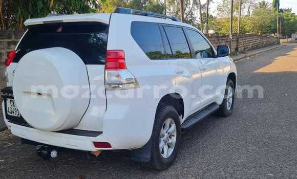 Nunua Ilio tumika Toyota Land Cruiser Prado Nyeupe Gari ndani ya Maputo nchini Maputo Nunua Ilio tumika Toyota Land Cruiser Prado Nyeupe Gari ndani ya Maputo nchini Maputo